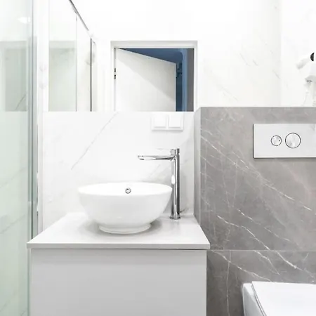 Апартаменты Apartament Mennica - One Bedroom - Golden